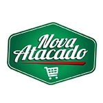 logo com uma forma em verde, escrito nova atacado dentro, em branco, sublinhado em vermelho e com o desenho de um carrinho de compras, branco