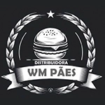 arte em preto e branco com um hamburguer sobre o nome Wm Pães, dentro de uma faixa, com louros ao redor e uma estrela, no topo